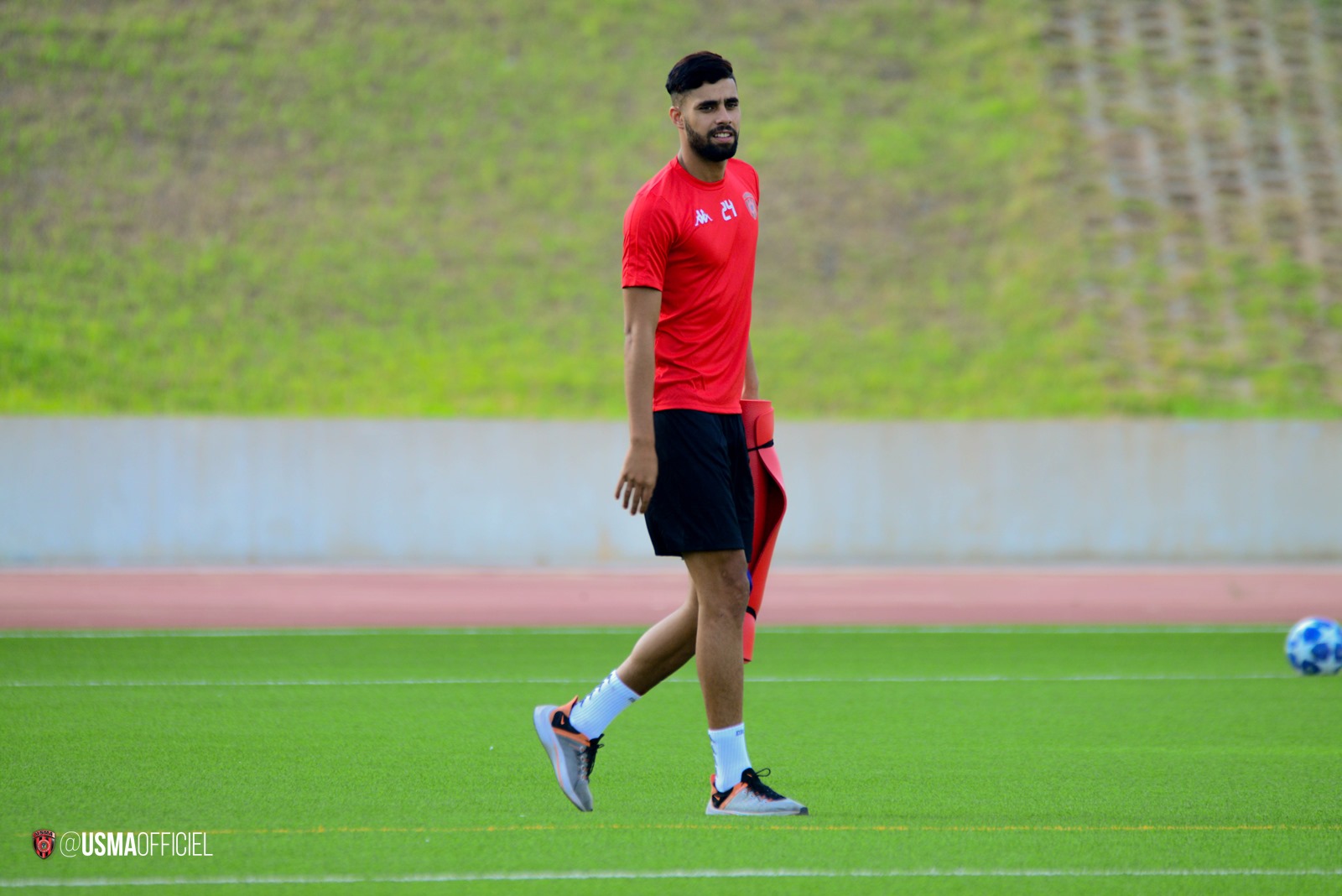 اتحاد الجزائر يواصل تجديد عقود الشبان