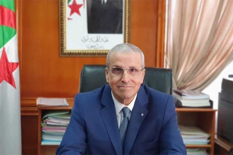إجلاء 770 أستاذ وطالب جامعي