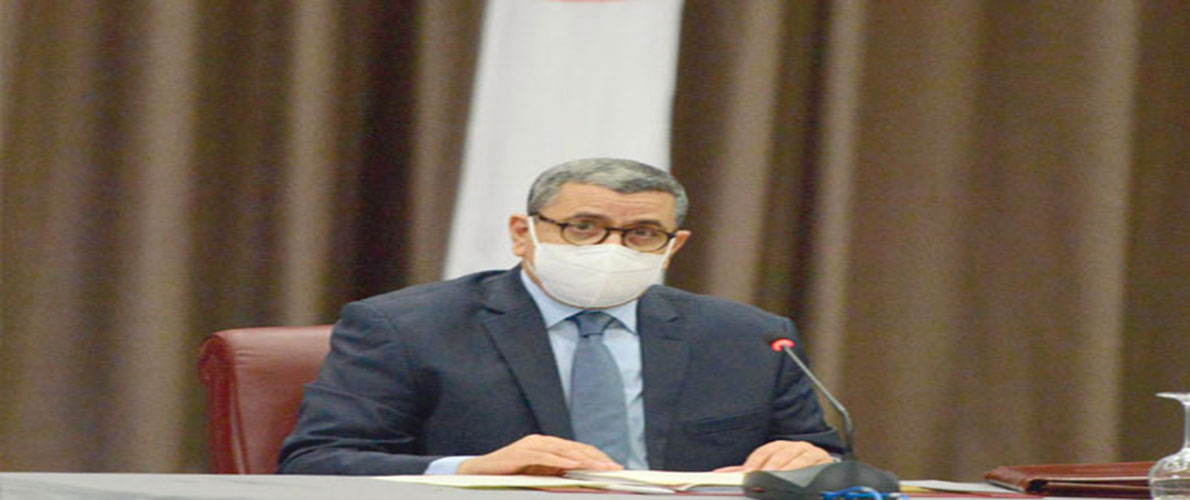 الوزير الأول يأسف من تعامل بعض المواطنين مع