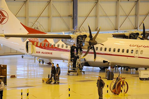 اجتماع استثنائي لفنيي صيانة الطائرات