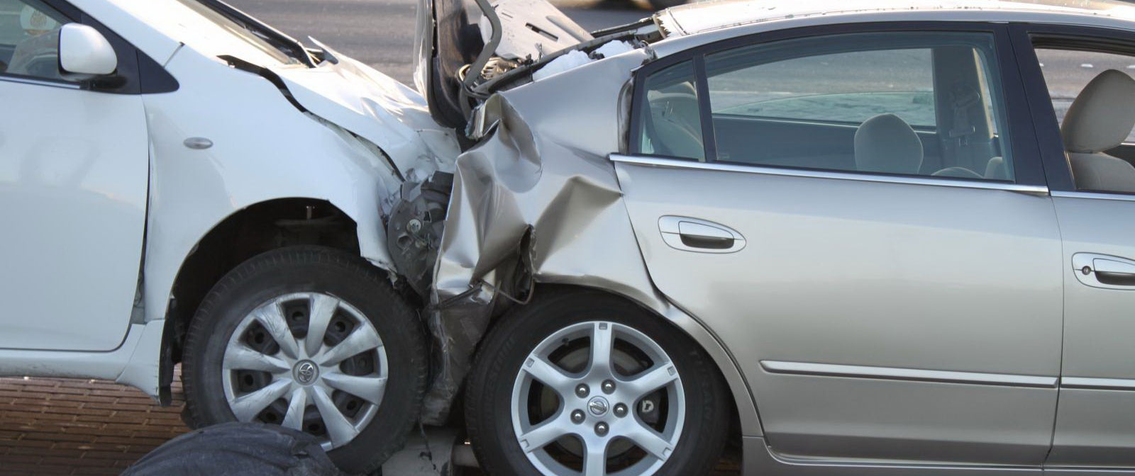 البويرة: إصابة أربعة أشخاص في حادث مرور 