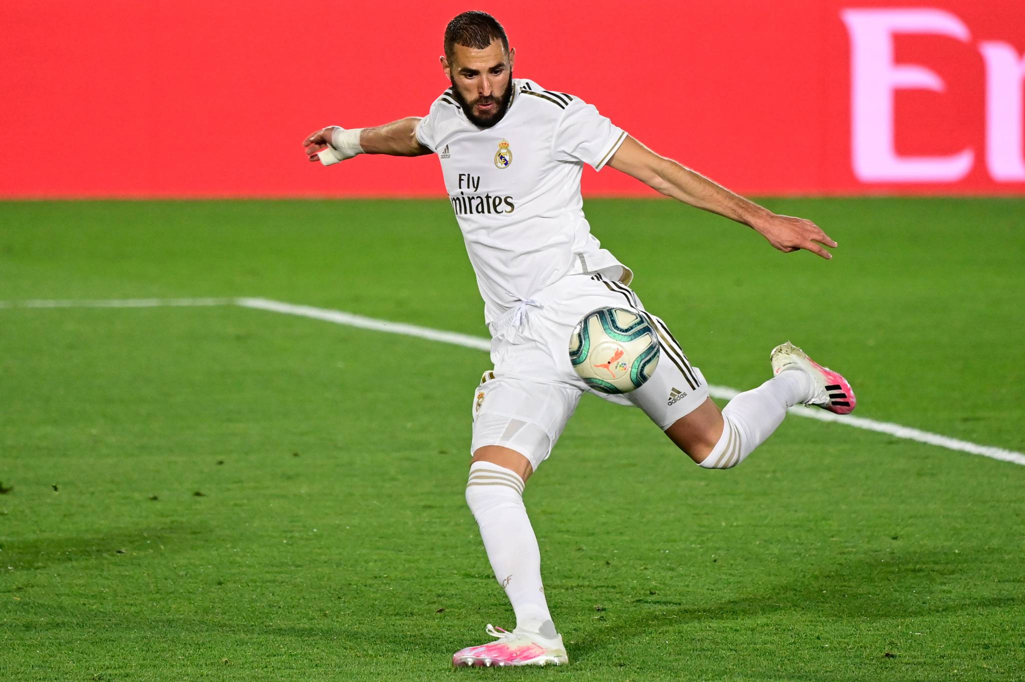بنزيما يقود الريال الى ثمن نهائي دوري أبطال أوروبا