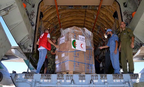 الجزائر ترسل 100 طن من المساعدات الإنسانية للنيجر