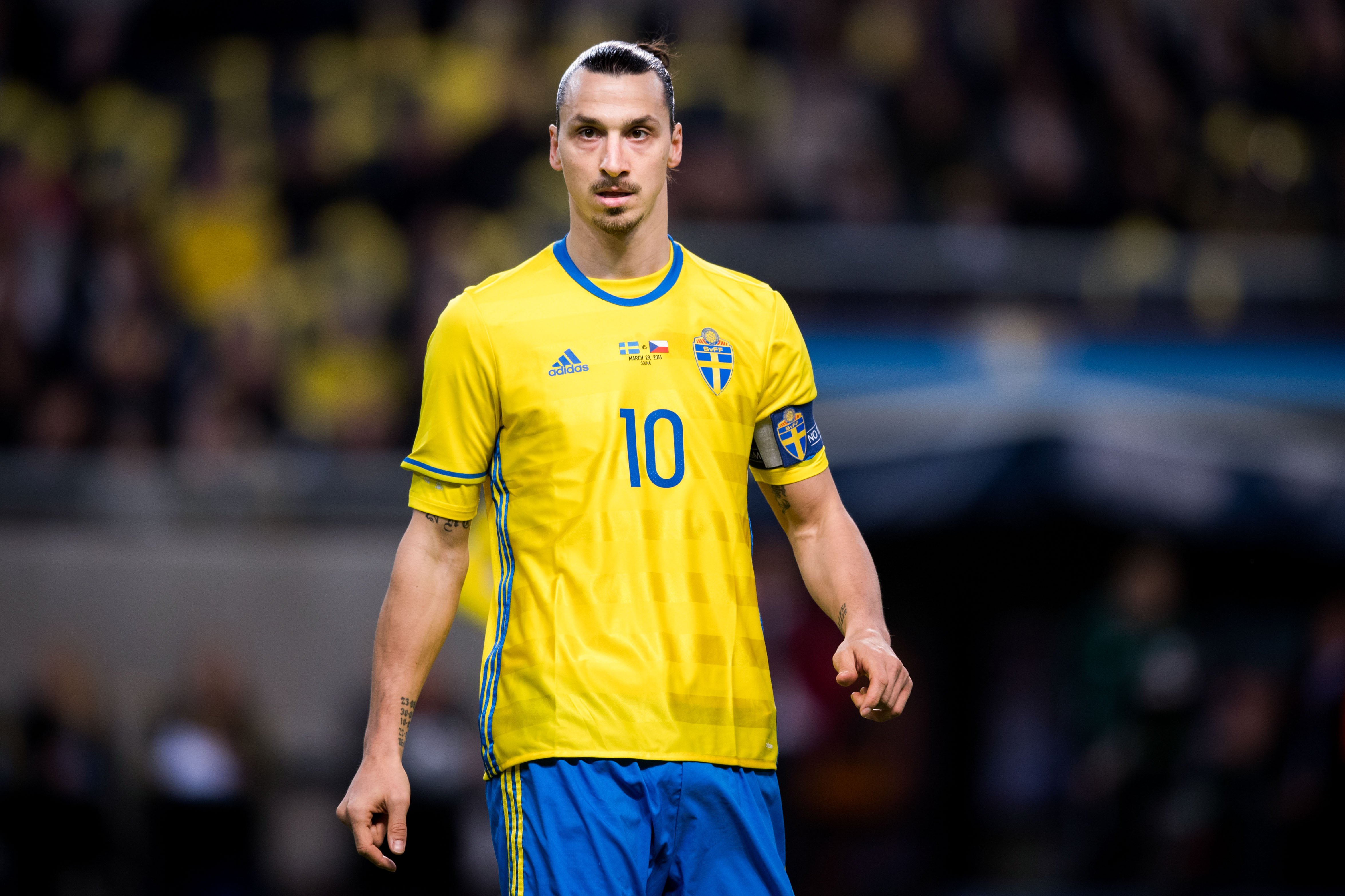 ابراهيموفيتش يطرق باب منتخب السويد من جديد