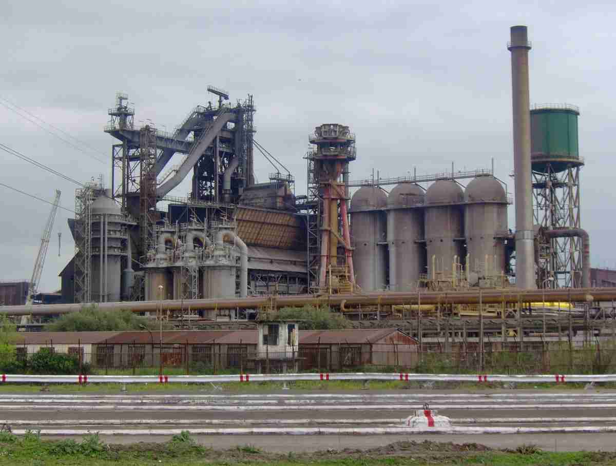 هدم فرن قديم بمركب الحجار