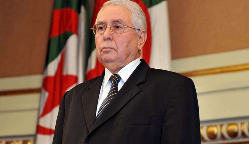 بن صالح يتبرع براتبه الشهري