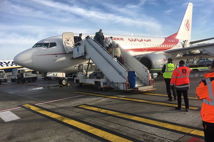 الوزير الأول يأمر بإجلاء العالقين في الخارج