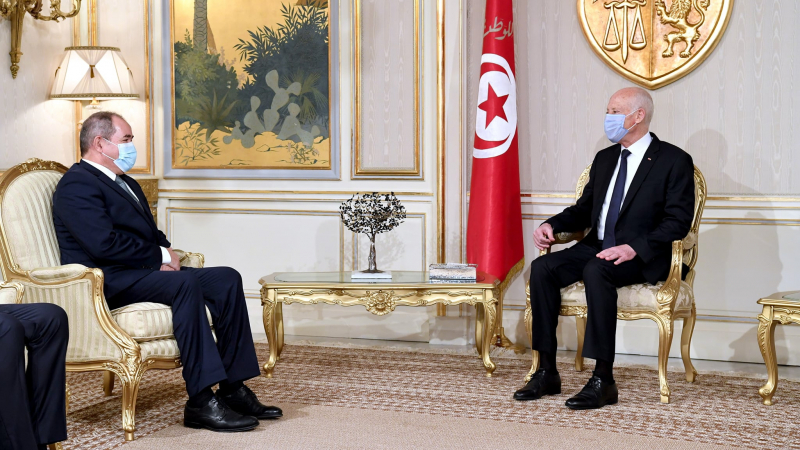 في لقائه ببوقادوم: سعيد يرحب بالرئيس تبون في تونس