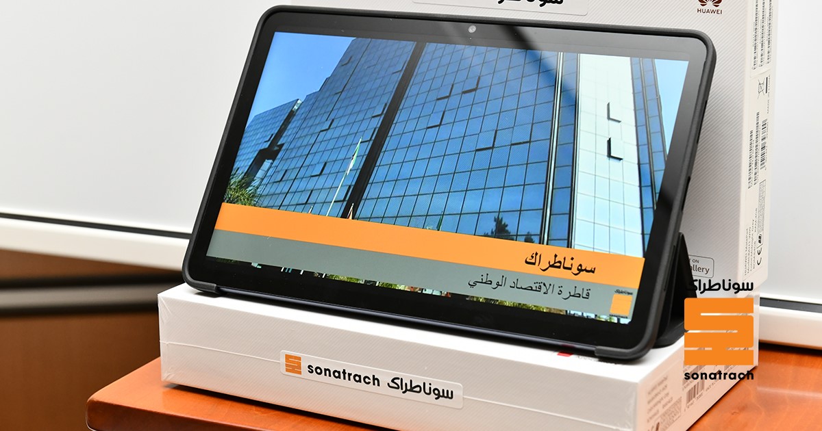 سوناطراك تزود مدارس بلوحات رقمية