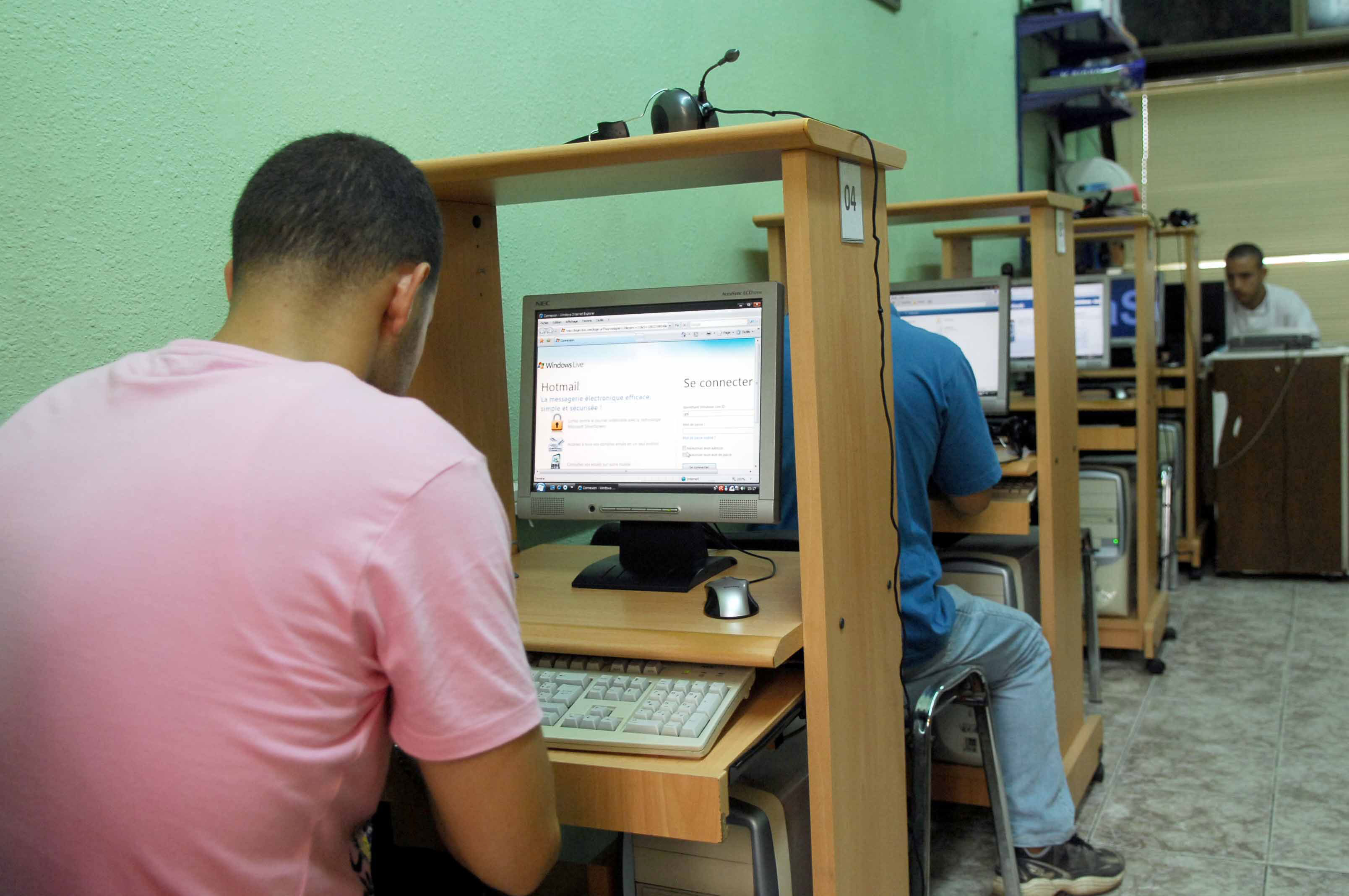 سكيكدة: السماح باستئناف نشاط قاعات الانترنت