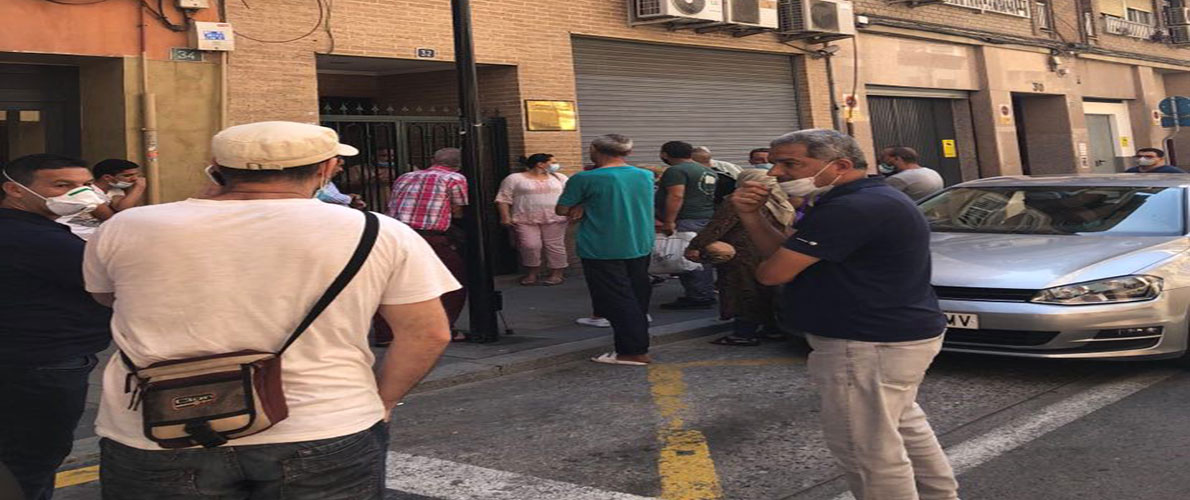 احتجاج العالقين في اسبانيا أمام قنصلية أليكانت 