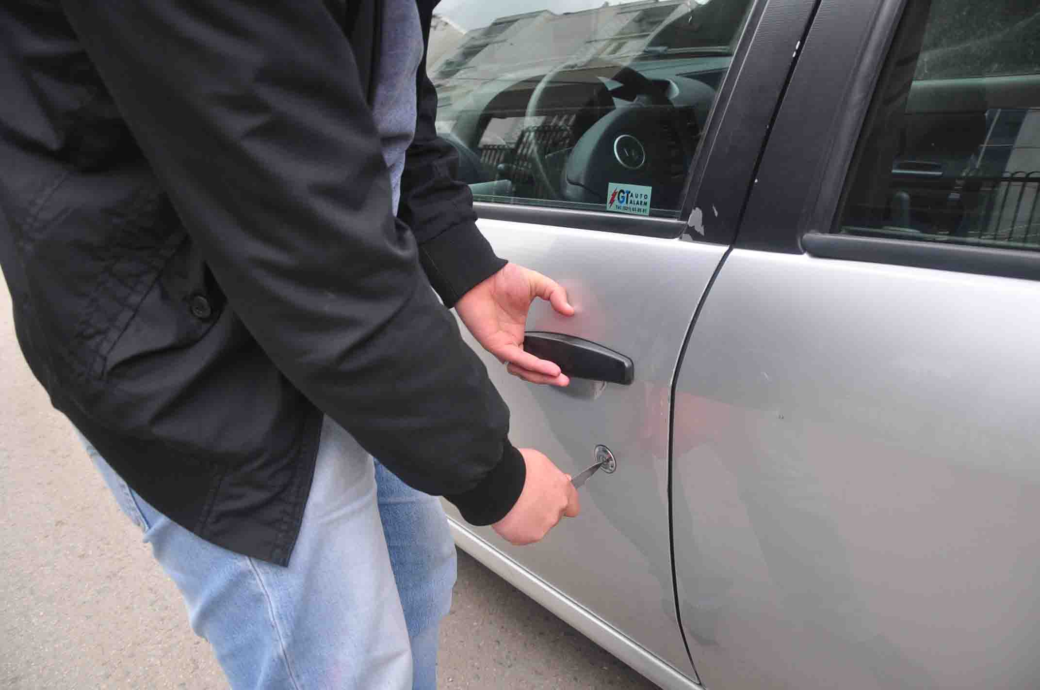 الشلف: الإطاحة بشبكة تهريب وسرقة المركبات