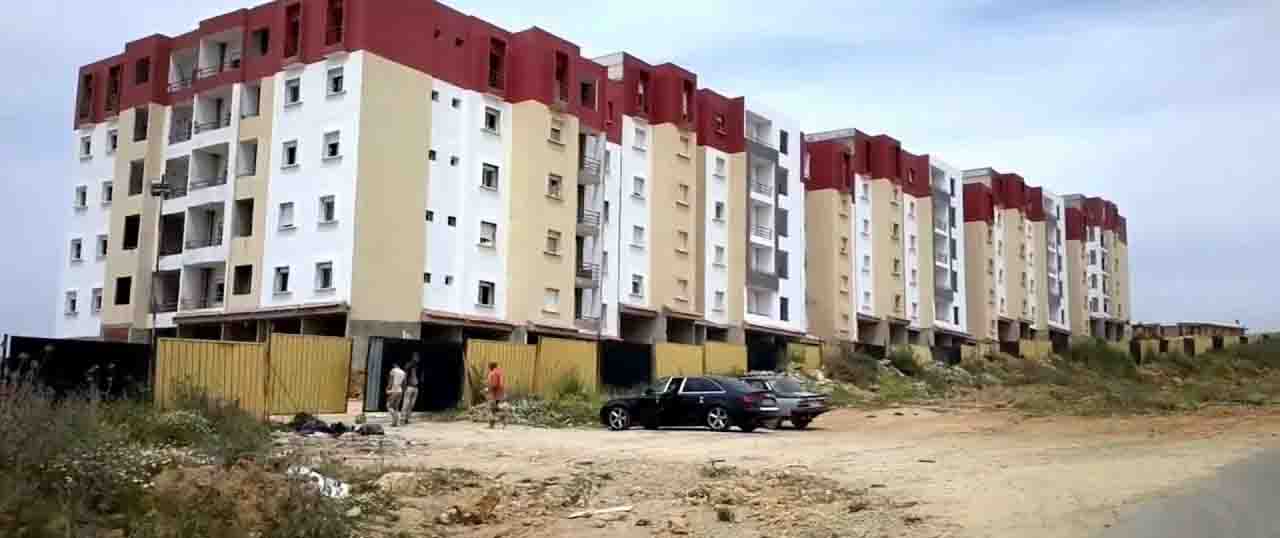 وزير السكن يدعو لتحضير قوائم مكتتبي 