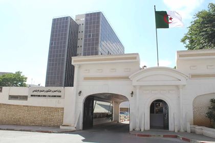 أطباء قطاع العمل تحت تصرف وزارة الصحة