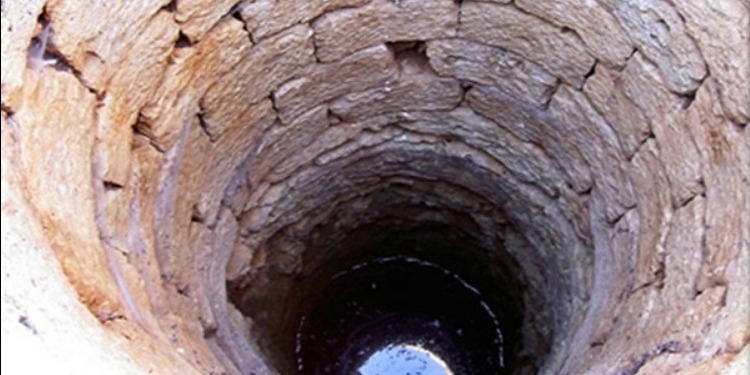 البويرة: إنقاذ شخص سقط ببئر