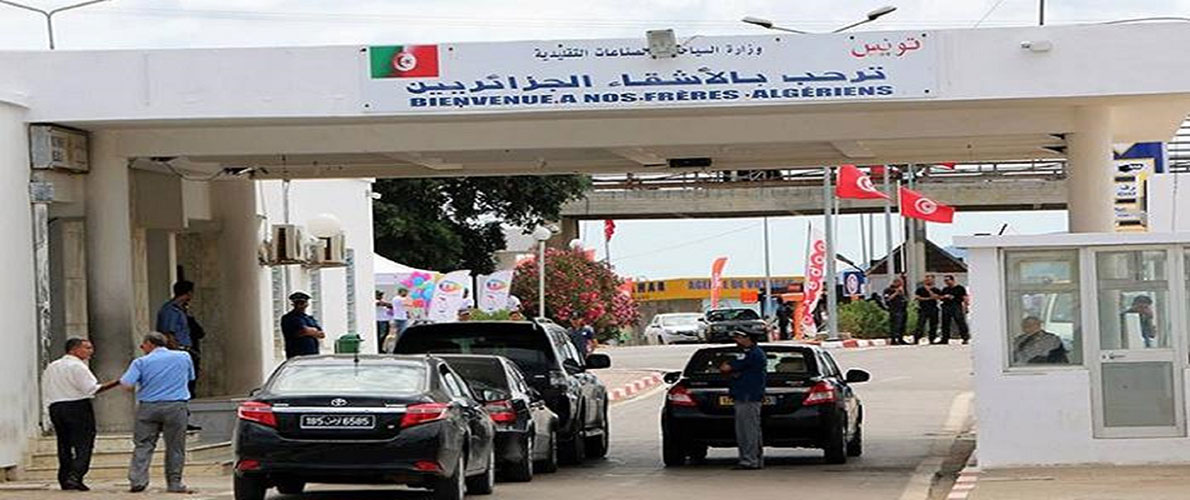  الجالية والعالقون في تونس يعتصمون والسفير يعدهم 