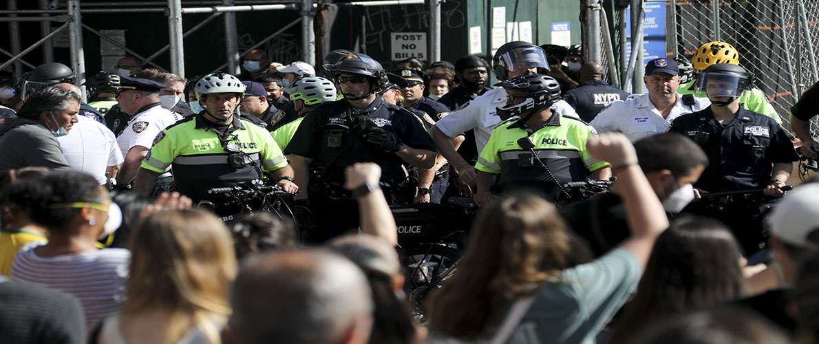 الأحداث بأمريكا تلقي بثقلها على الجزائريين العالقين