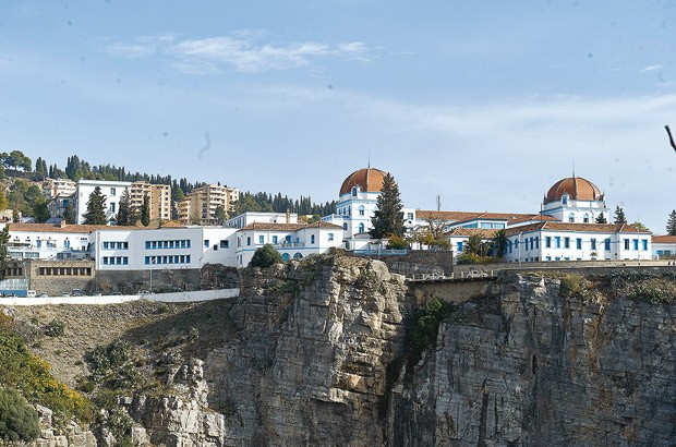 قسنطينة: تخصيص وحدة تصفية الكلى للمصابين بكورونا