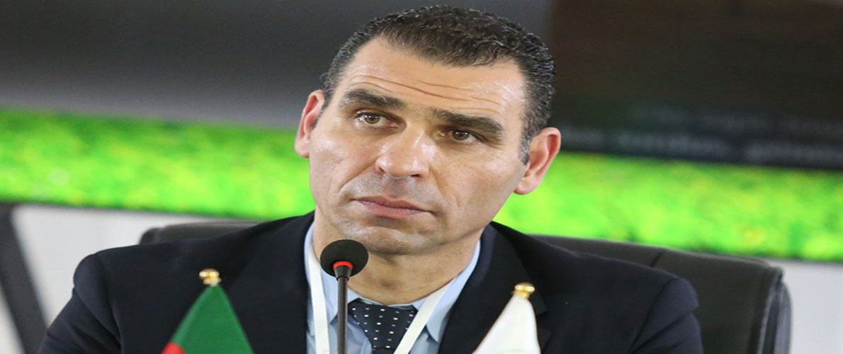 الأندية الجزائرية تعرّض 