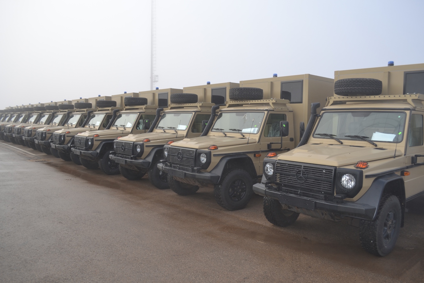 تسليم 1048 عربة من علامة مرسيدس- بنز