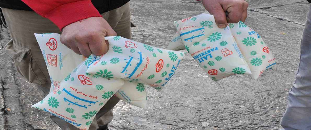 حليب الأكياس.. الأزمة المزمنة !