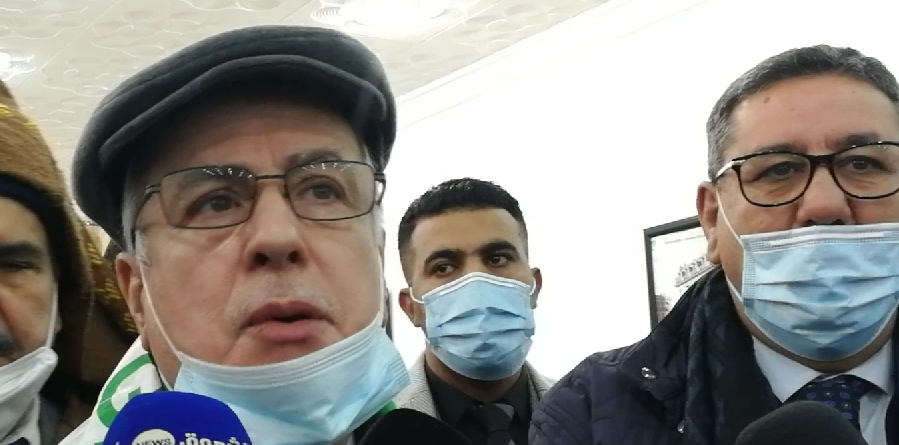 كريم يونس يحذر الإدارات التي لا ترد على العرائض