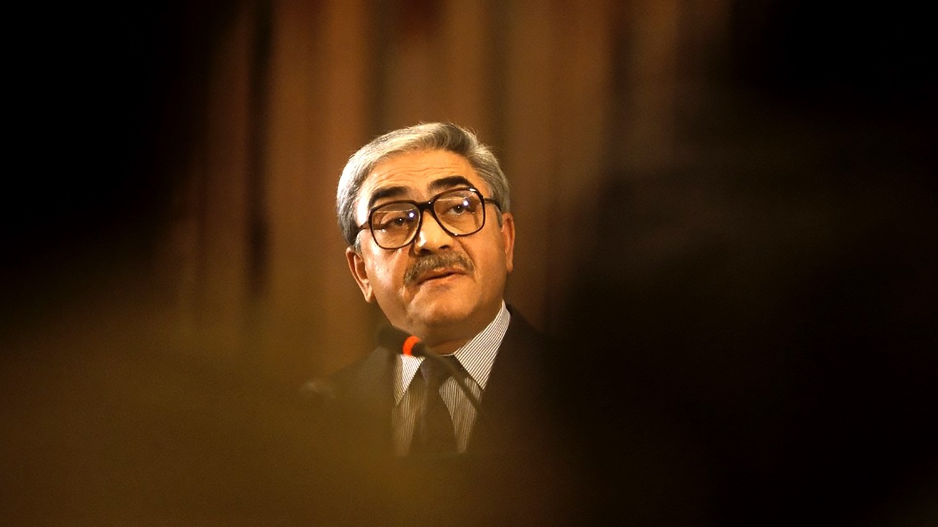 زروال يتبرع بشهر من معاشه لمجابهة 