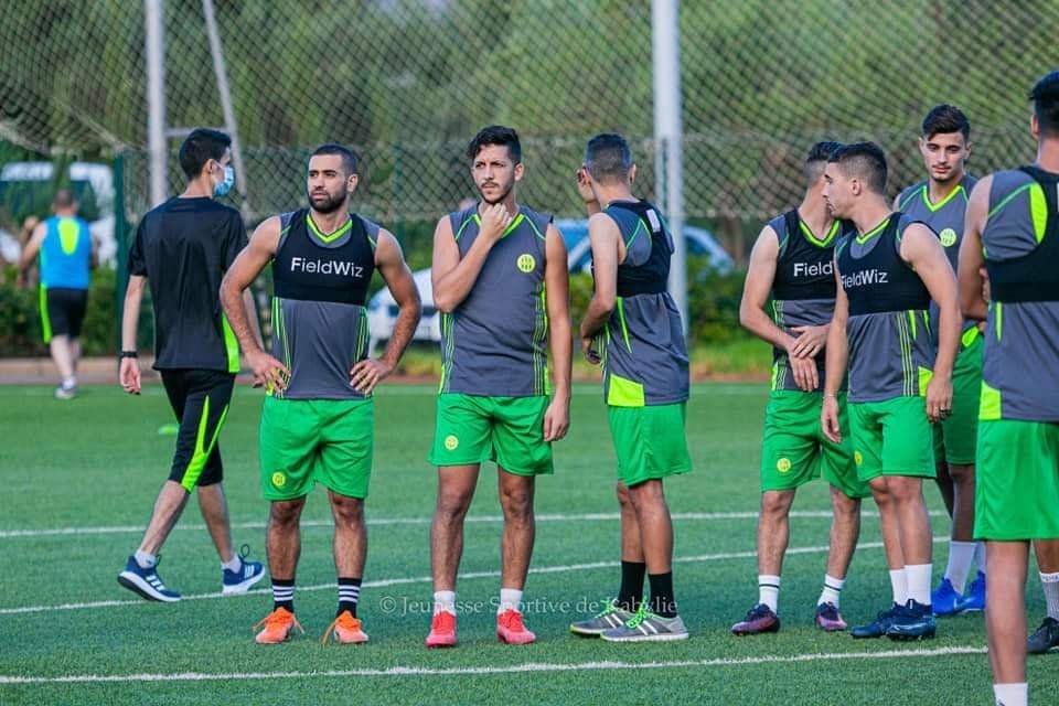 التحاق الطبال وبولحية بشبيبة القبائل يتأجل