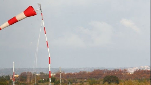 هبوب رياح قوية على السواحل الشرقية