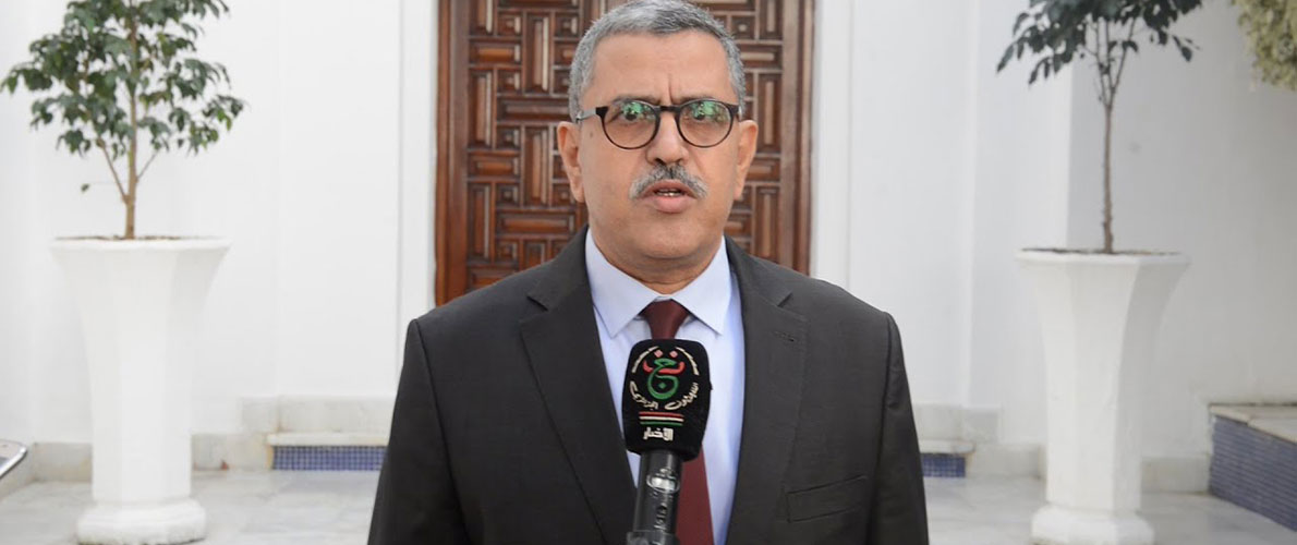 الوزير الأول يعزي أسرة عبد القادر لعمودي