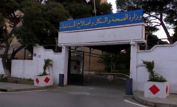 وزير الصحة يستقبل سفراء عدة دول