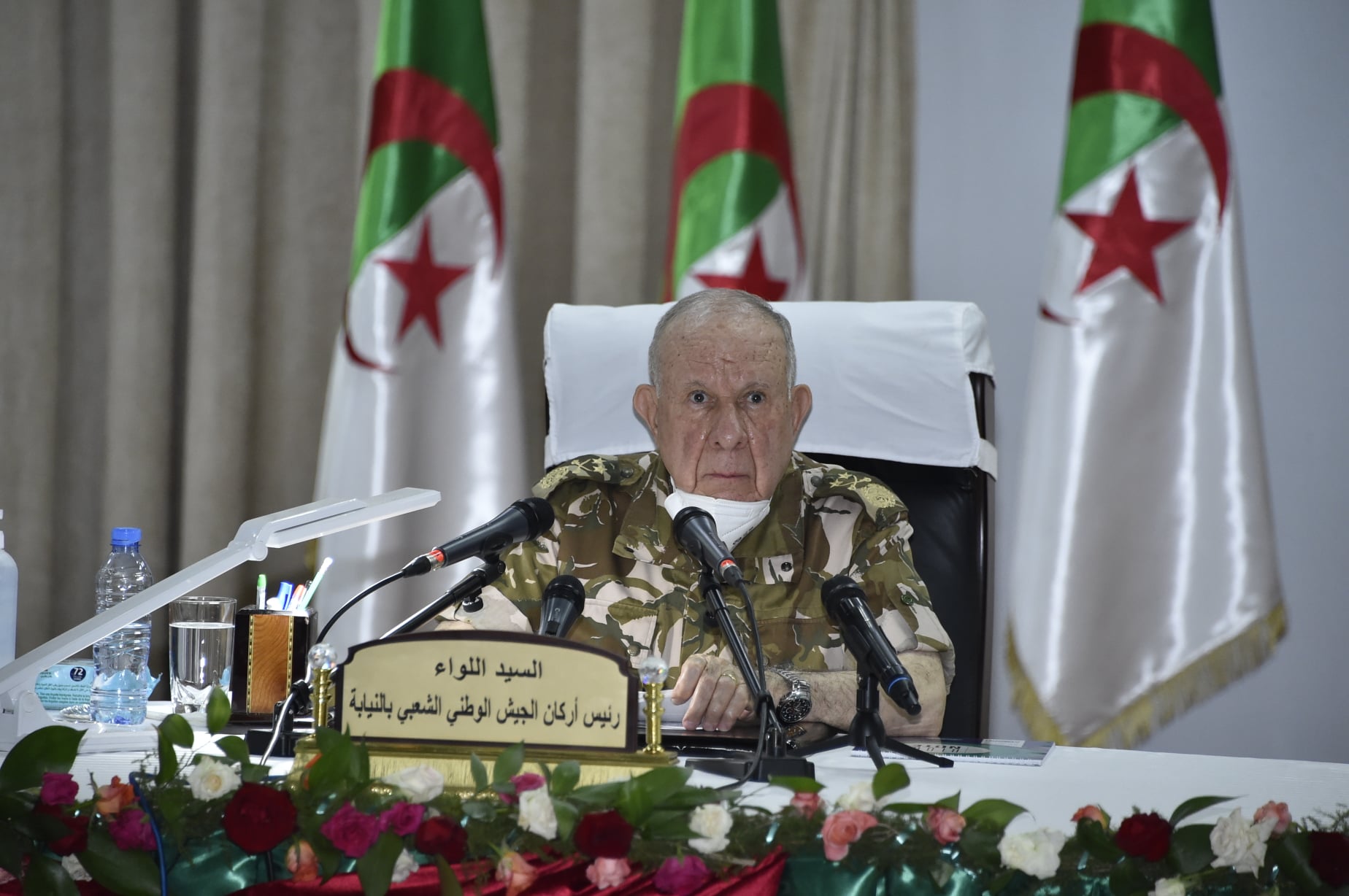  الفريق شنڨريجة يجري اتصالا هاتفيا مع قائد الجيش اللبناني