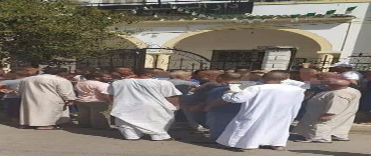  سكيكدة :سكان يطالبون بالماء والسكن ورحيل المجلس البلدي