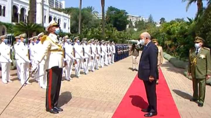 الرئيس تبون يشرف على تقليد الرتب لضباط سامين في الجيش