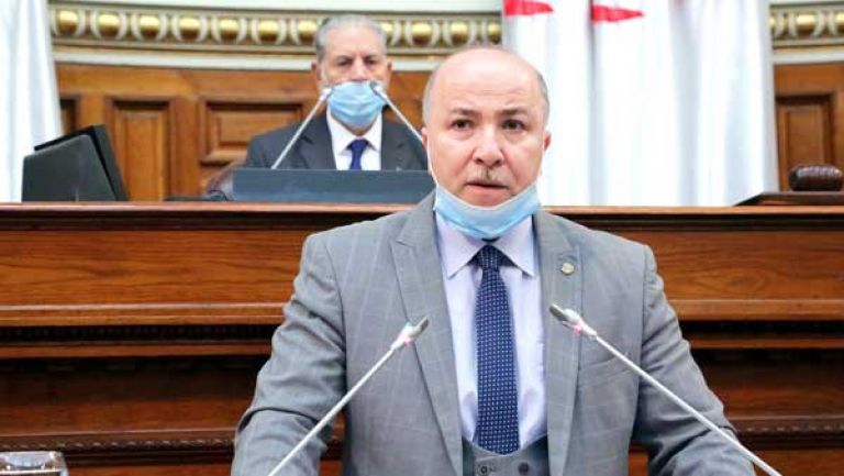 الجزائر تستورد 12 مليار دولار سنويا في قطاع الخدمات