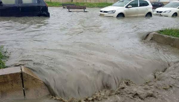 الأمطار الغزيرة تتسبب في مقتل شخصين بباتنة