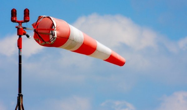 هبوب رياح قوية على ولايات غربية