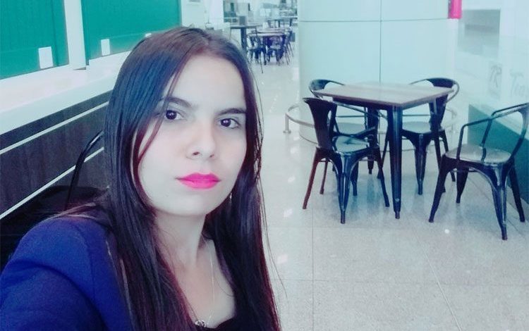 القضاء يبرىء موظفة المطار