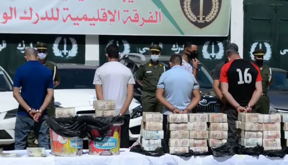 تفكيك عصابة استولت على 32 مليار بمصنع للقهوة