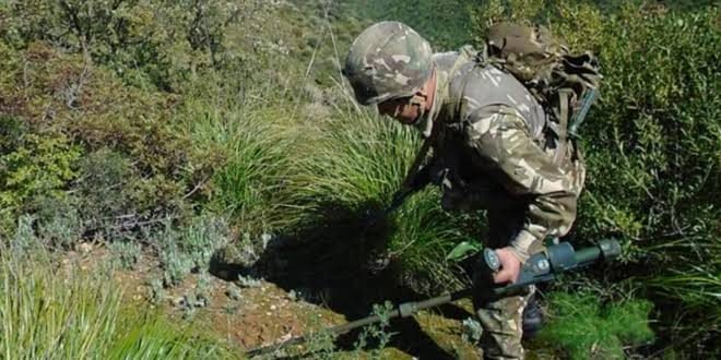 حجز رشاش وقنابل تقليدية الصنع