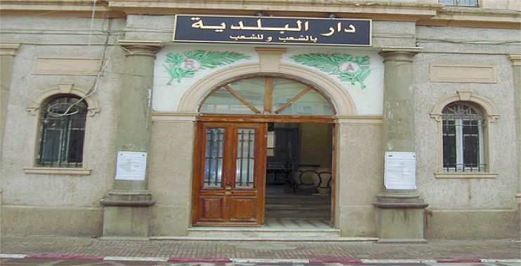 إصابة موظفين في بلدية بوفاريك بـ 