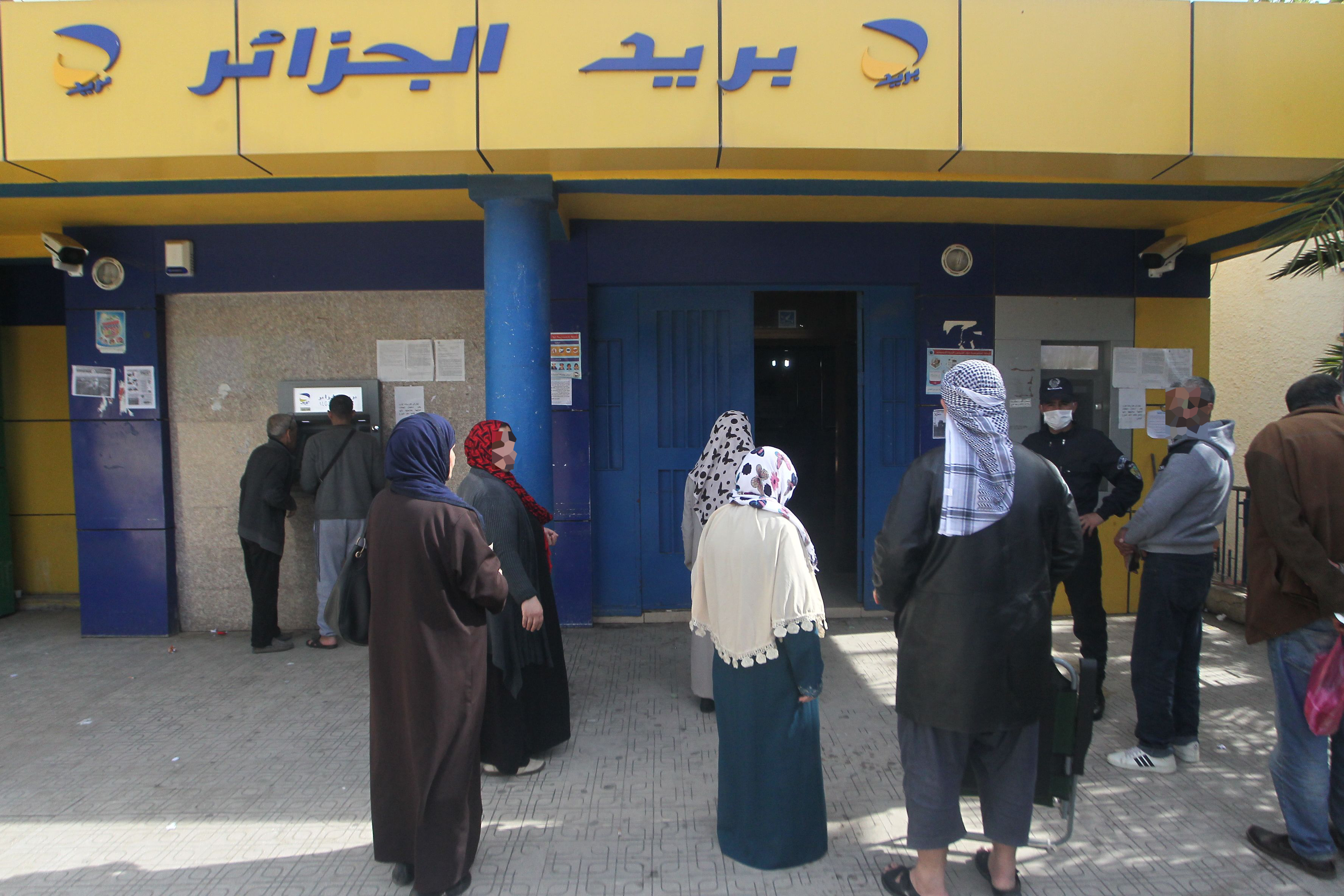 لا سيولة نقدية في البريد والبنوك