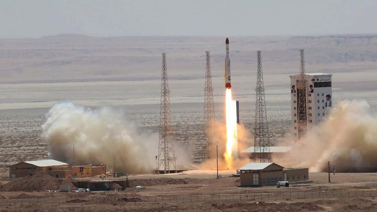 بريطانيا: إطلاق إيران قمرا صناعيا يثير قلقا شديدا