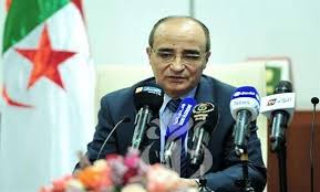 بلادهان يتحدث عن قضية الجزائريين العالقين بالخارج