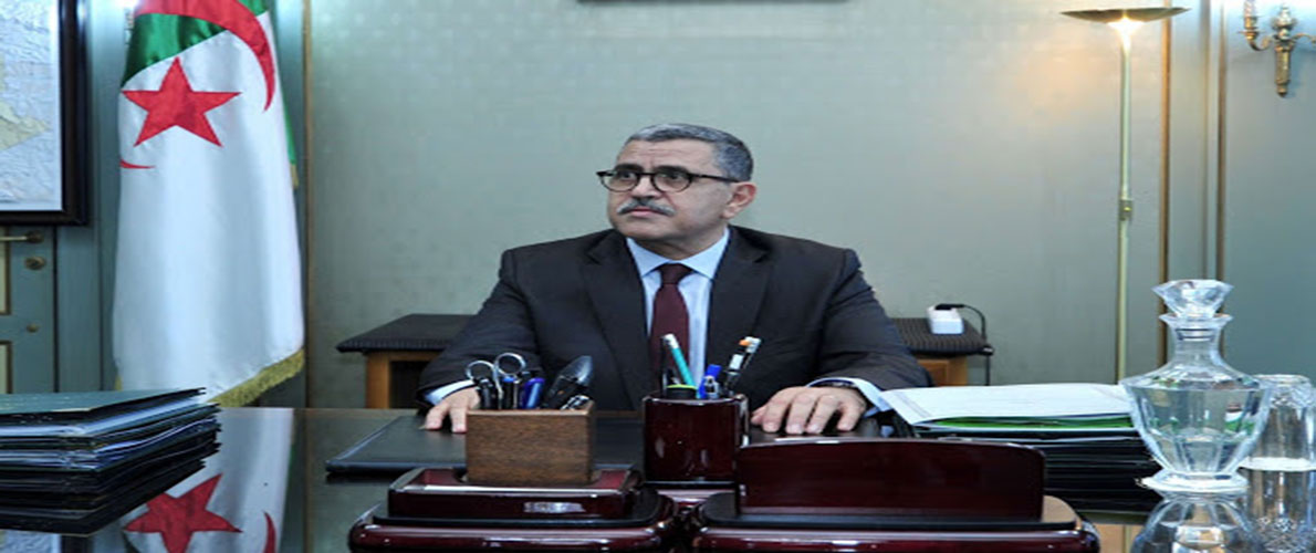 الوزير الأول يدعو إلى رؤية مشتركة لبناء اقتصاد جديد