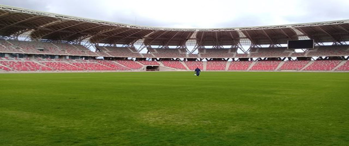 ملعب وهران: عملية زرع العشب توشك على الانتهاء 