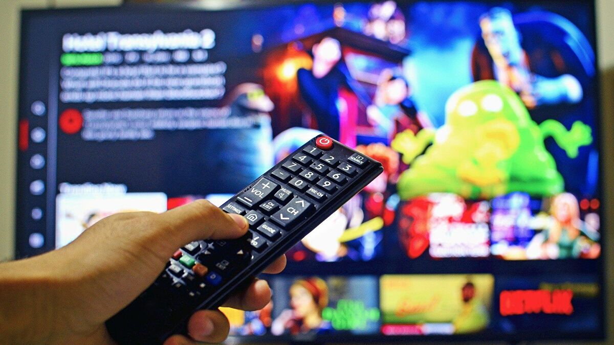 خبير يكشف كيف يتجسس التلفاز الحديث على المستخدمين
