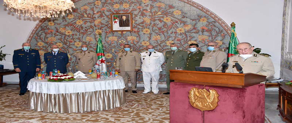  الفريق شنڨريحة يكرم أعضاء الوفد الرياضي الجزائري 