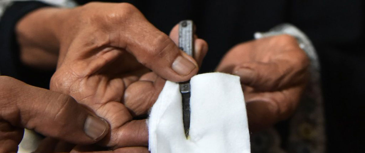 إيداع ممرض متقاعد لإجرائه عمليات ختان غير قانونية