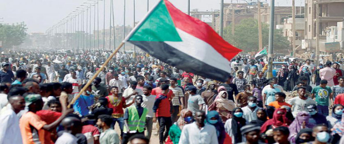 السودان: إقالة رئيس الشرطة عقب احتجاجات كبيرة